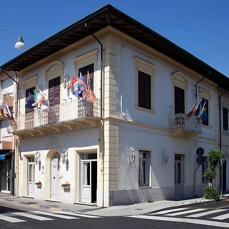 Hotel La Petite Maison Viareggio Exterior foto